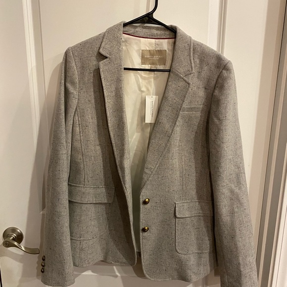 Suit jacket in a twill fabric. Shoulder pads with gold buttons on front - Picture 1 of 3